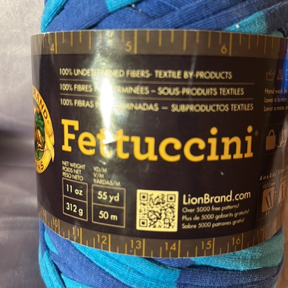 NEW!! LION BRAND FETTUCCINI YARN $35 - Picture 2 of 5